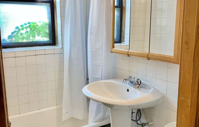 Studio, 1 bath, 300 sqft, $1,535, Unit 644-206