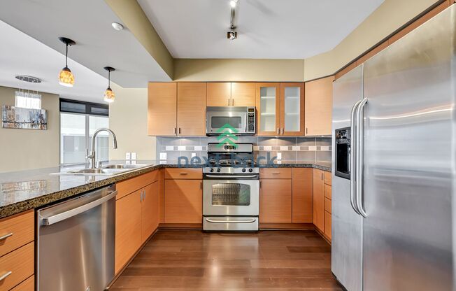 Luxury High-Rise Living in the Heart of Downtown Seattle!