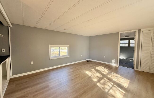 Spacious 2 bed, 1.5 bath Home FOR RENT in Commercial Twp $1500