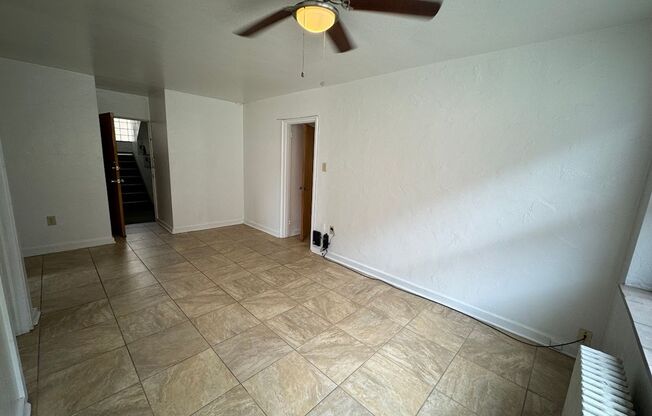 3 beds, 1 bath, $2,175, Unit 210C