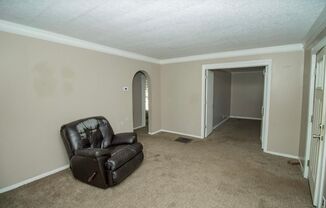 5 beds, 2 baths, $1,295