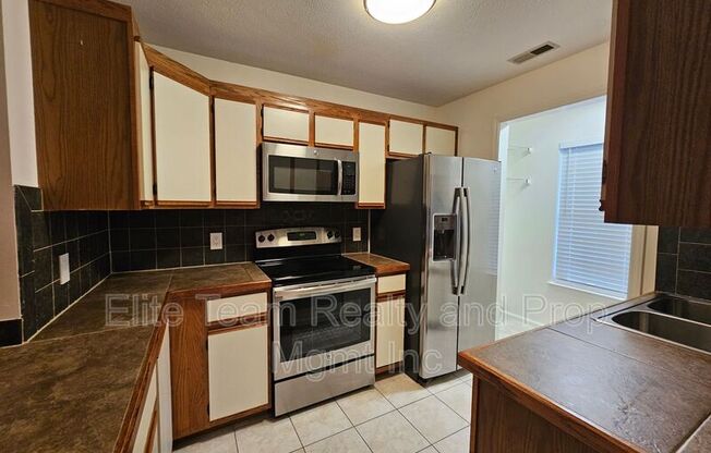 802 ALT SELWYN OAKS CT