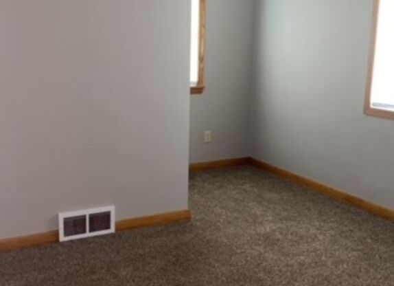 4 beds, 1 bath, $1,625