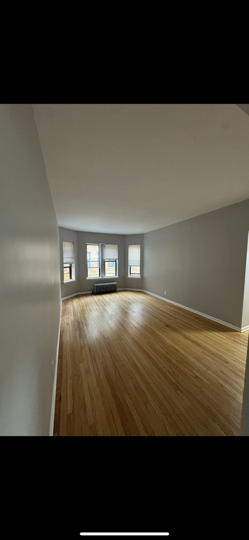 3 beds, 1 bath, $2,249, Unit 228-2E