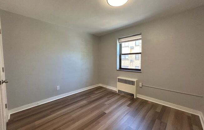 1 bed, 1 bath, 450 sqft, $1,549, Unit 5326 Fifth Ave. #12