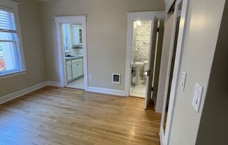 Studio, 1 bath, 300 sqft, $1,124, Unit 27