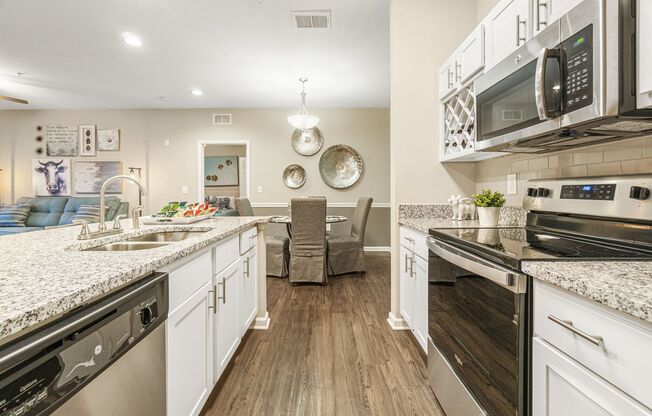 2 beds, 2 baths, 1,007 sqft, $1,579