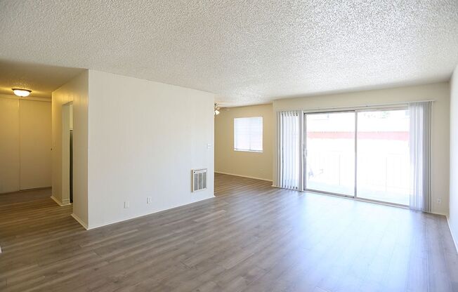 Contemporary 2BR/1BA in Oakland’s Civic Center neighborhood, Security Deposit Reduction, Pets Welcome (1470 Alice #204)