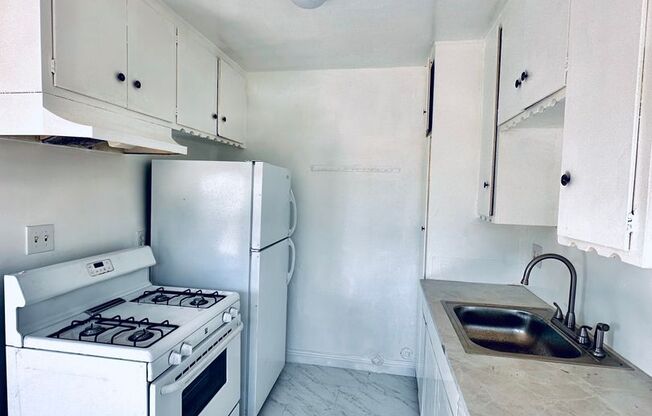 622 W 92nd St