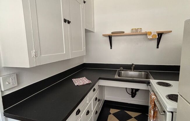 Studio, 1 bath, 430 sqft, $1,400, Unit 206