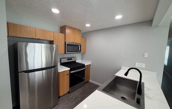2 beds, 1 bath, 790 sqft, $2,445, Unit L201