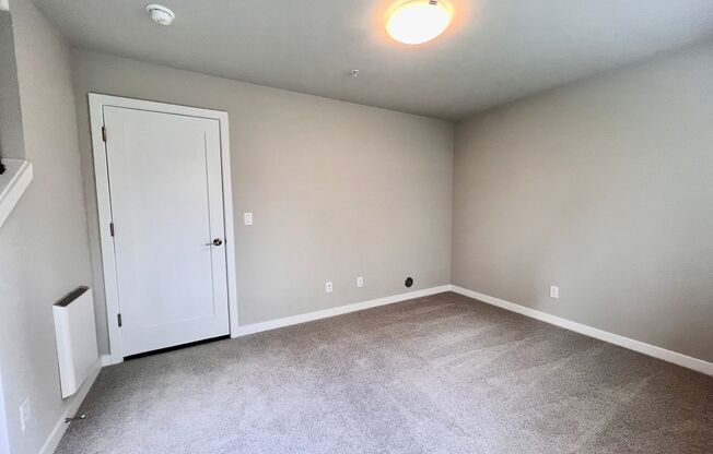 Newer, Modern Lynnwood Townhome