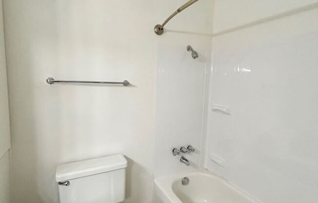 2 beds, 2 baths, 900 sqft, $1,695, Unit 114