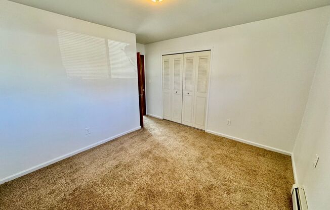 2 beds, 1 bath, 900 sqft, $1,295, Unit 19