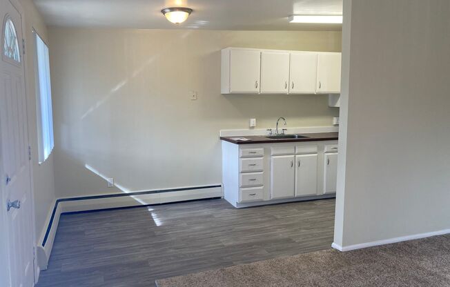 1 bed, 1 bath, 585 sqft, $1,129, Unit 9