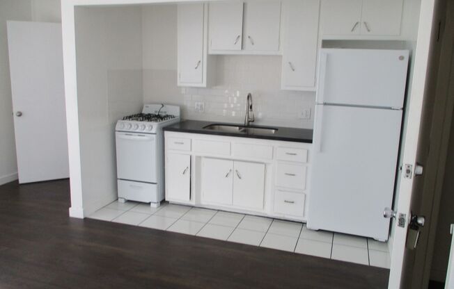 1 bed, 1 bath, $2,095, Unit 11