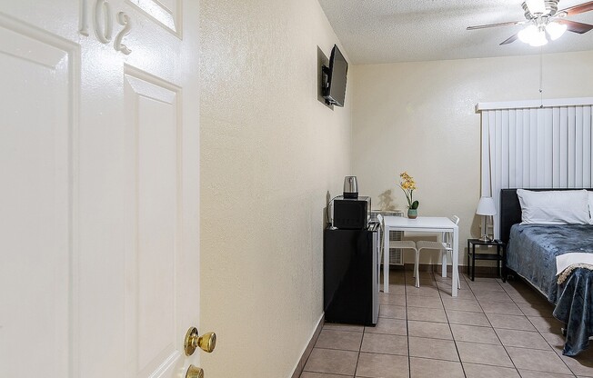 Studio, 1 bath, 154 sqft, $994.58, Unit 312