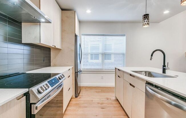 1 bed, 1 bath, 925 sqft, $1,500, Unit 1