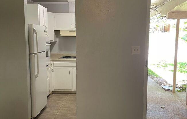 2BR/1BA - Duplex located off of South Milledge Avenue! Available soon!