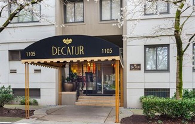 Half-off first month's rent!!!! Highly desirable Decatur building.  Live in the heart of the city!
