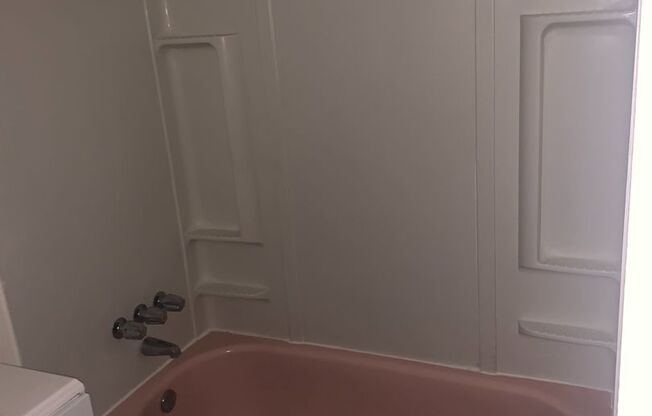 1 bed, 1 bath, $850, Unit # 21