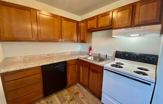 2 beds, 1 bath, $1,295, Unit 16