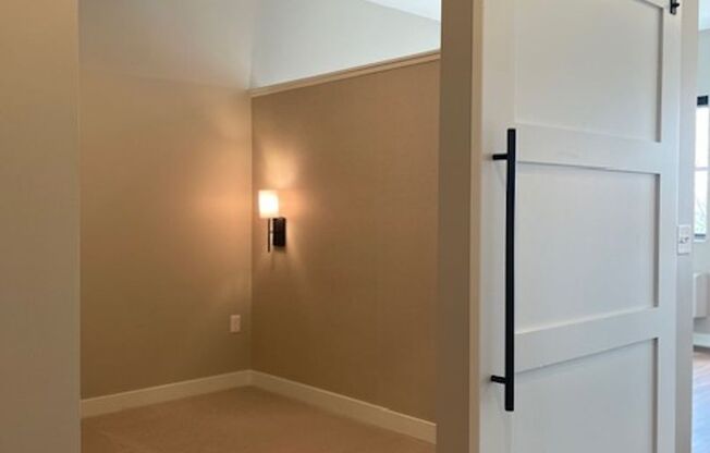 1 bed, 1 bath, 555 sqft, $1,945, Unit 405