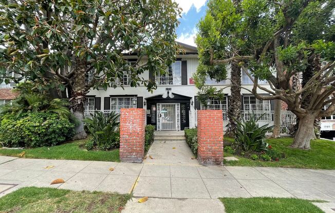 1560 N Laurel