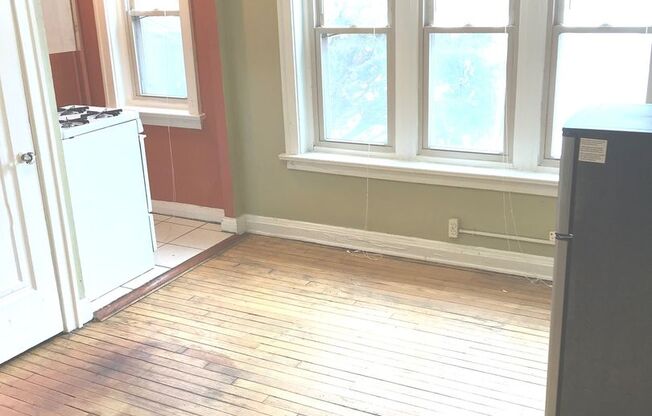 Studio, 1 bath, $725, Unit 02