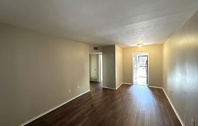 2 beds, 1 bath, $1,075, Unit 1170 #09