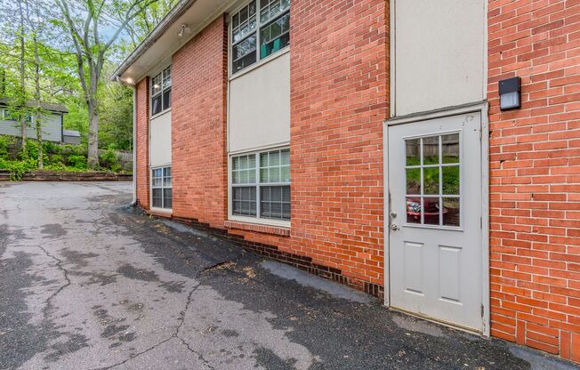 Charming Condo Near Little Five Points!