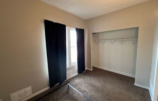 2 beds, 1 bath, $1,000, Unit A423-1