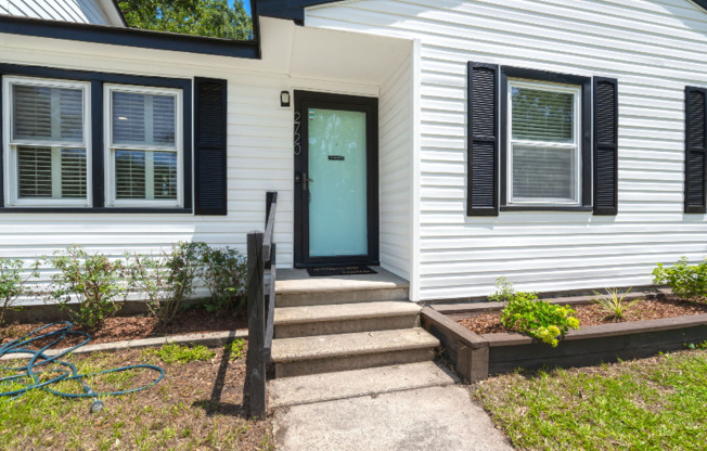 2720 N OAKRIDGE CIR