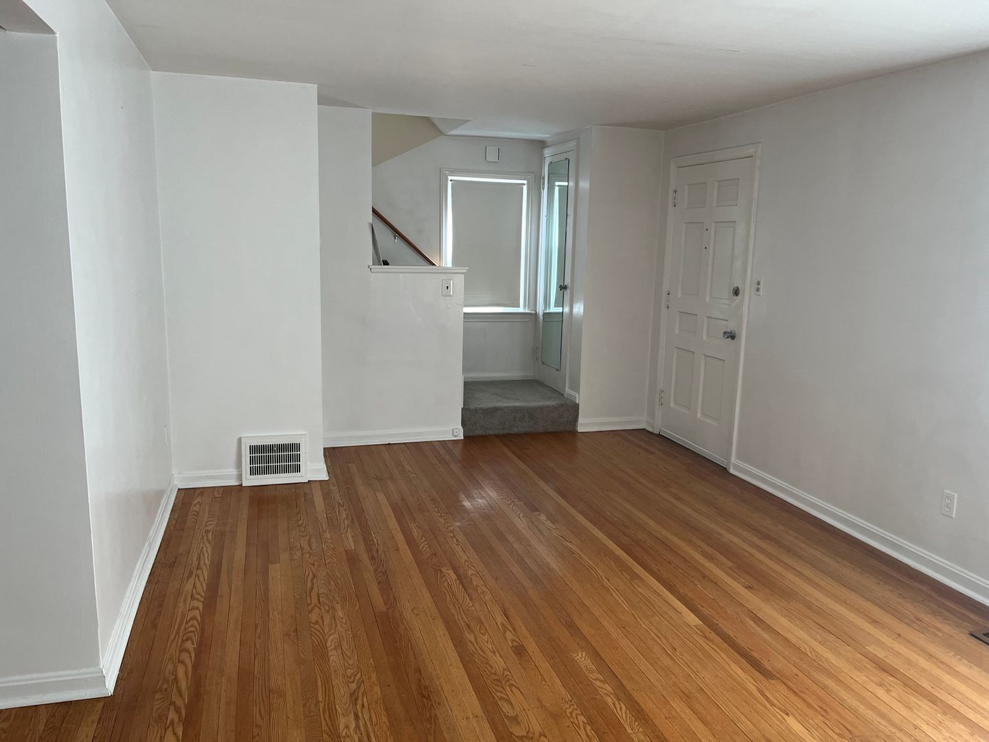 Spacious & beautifully updated 3 bed/1.5bath available in South Euclid!