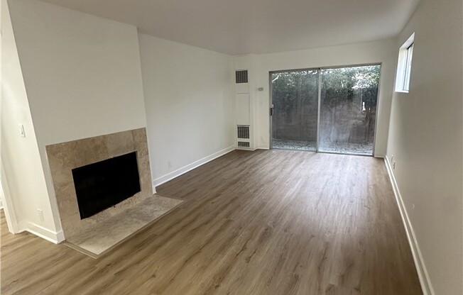 1 bed, 1 bath, 922 sqft, $4,200