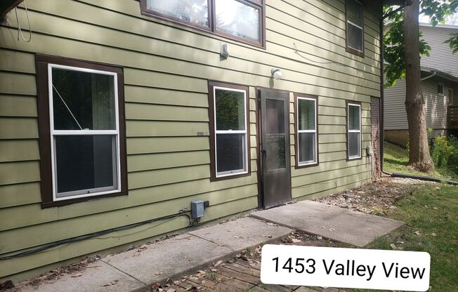 1453 Valley View