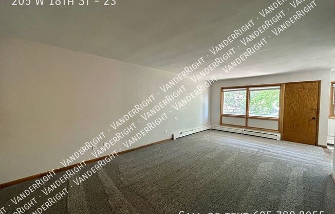 205 W 18 ST