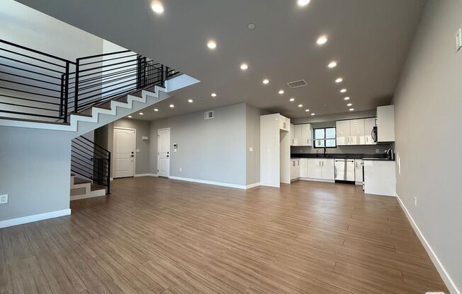 9904 LAUREL CYN BLVD