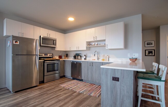 2 beds, 2 baths, 1,198 sqft, $2,725, Unit 01-417