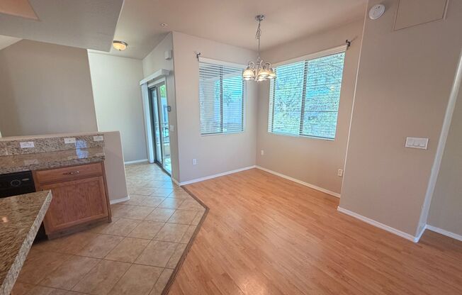 End Unit 2 bed/2.5 bath Town Home Ready 4 Move In!