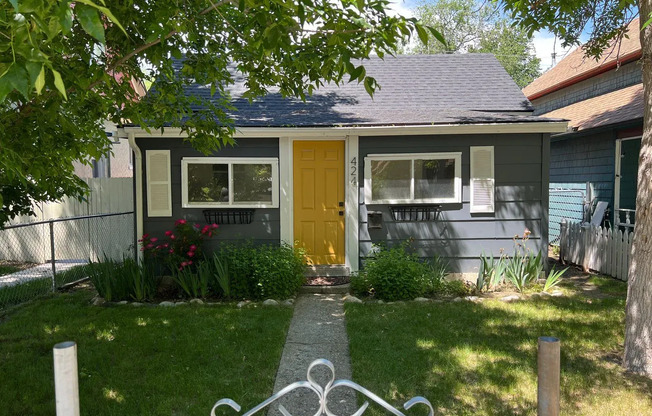 North End Cottage - Cozy, Classic, and Close to It All!