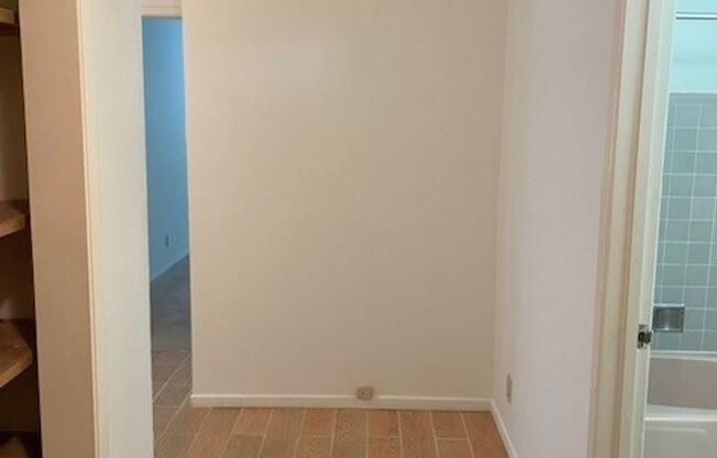 2 beds, 1 bath, $2,395, Unit 102