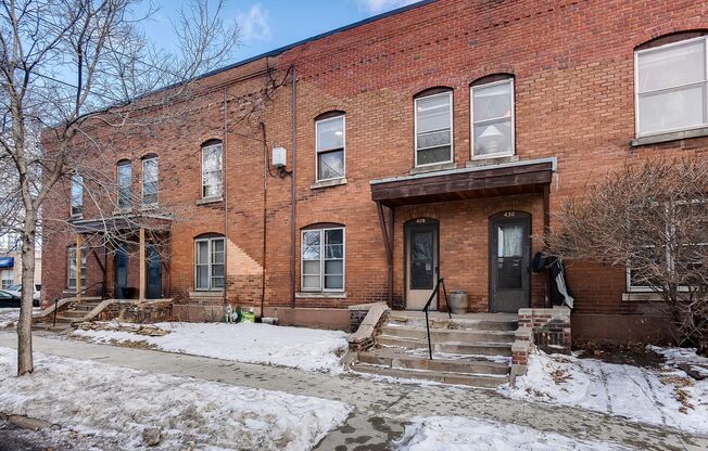 1 bed, 1 bath, 700 sqft, $1,250, Unit 6