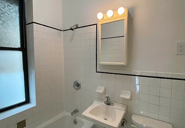 247 E 62 ST