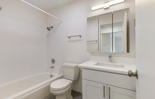 2 beds, 1 bath, 986 sqft, $2,700, Unit 301