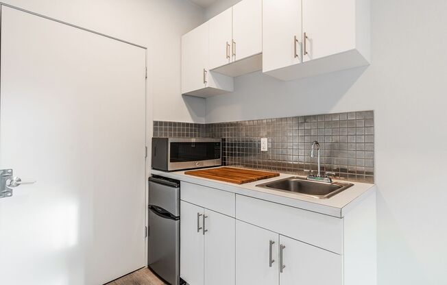 Studio, 1 bath, $775, Unit 217