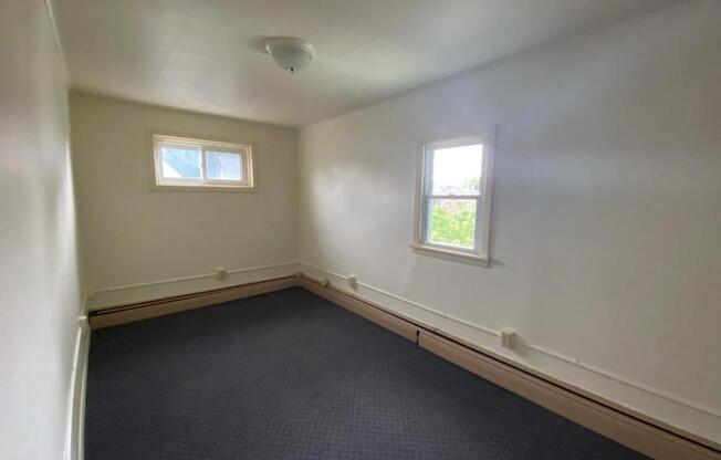 2 beds, 1 bath, $1,000