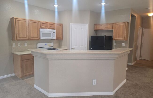 NEWLY REMODELED TOWN HOME IN HENDERSON AWAITS YOU!