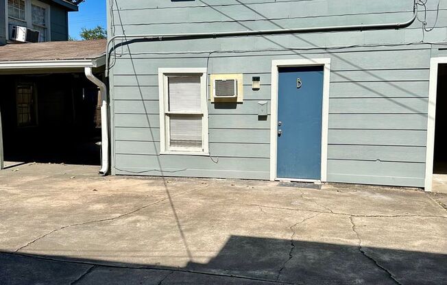 Studio, 1 bath, 400 sqft, $900, Unit #B