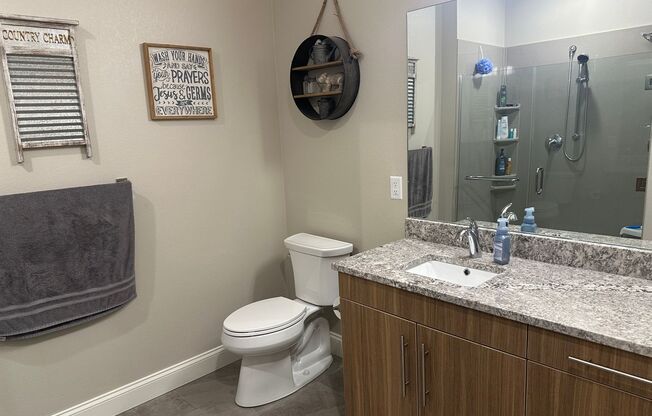 1 bed, 1 bath, 871 sqft, $1,600, Unit 232